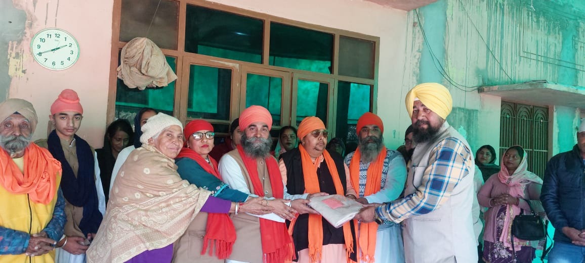 Dera Baba Ji Dhangu Wale (Jejon Doaba) hosted a grand religious function and entertained the devotees with Gurbani Kirtan.